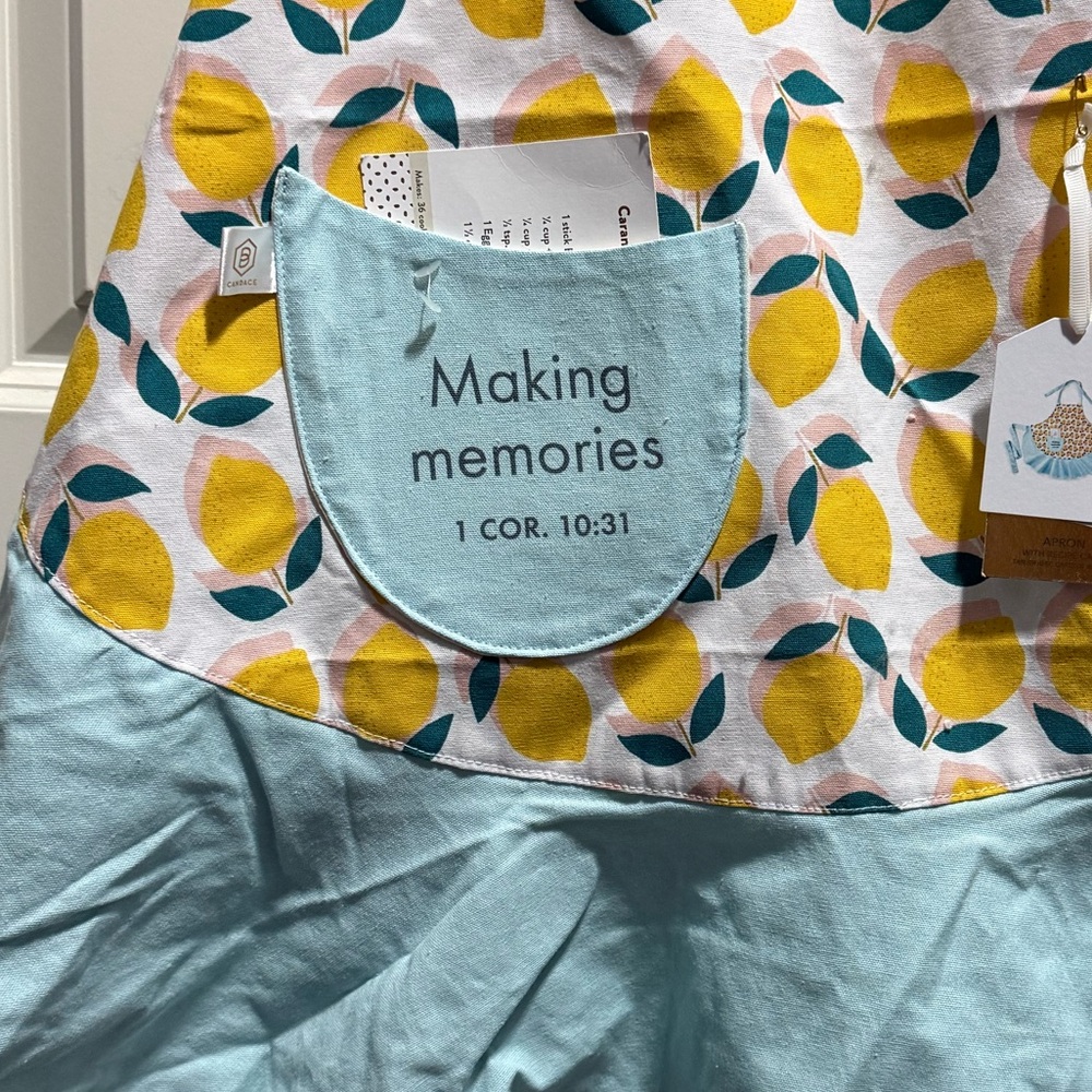 Hallmark Candace Cameron Bure Dayspring Making Memories Lemon Print Apron - Picture 2 of 5